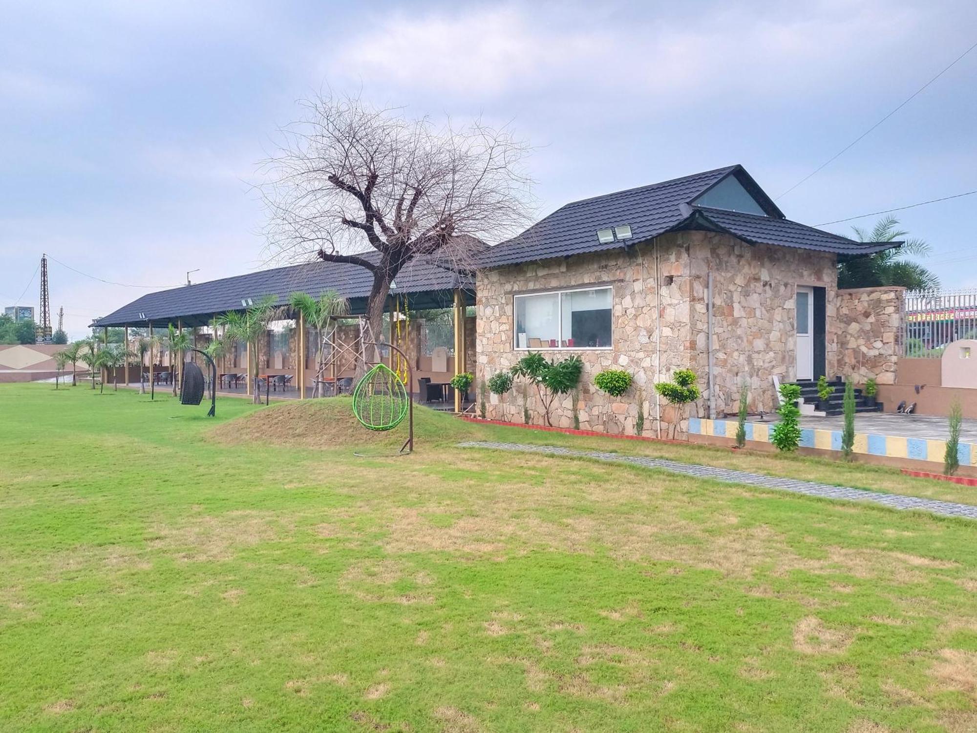 Royal Rajasthan Resort Sikar Exterior foto